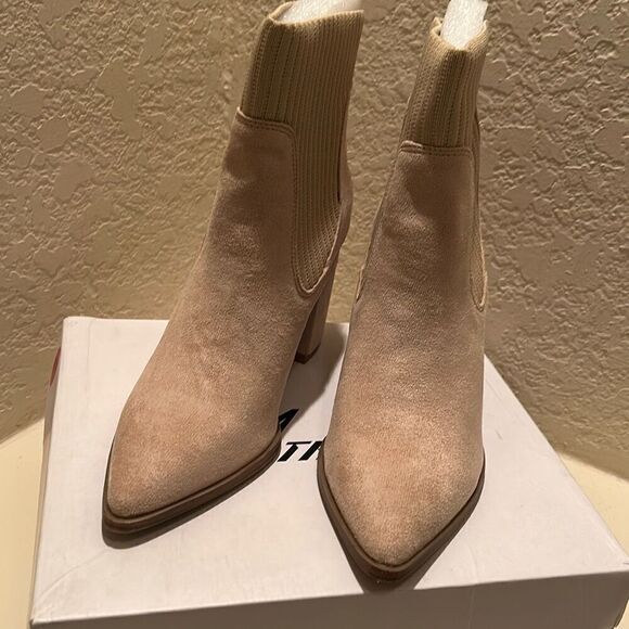 Athlefit Womens 7.5 Pointed Toe Sock Booties Beige Nude Tan Suede Block Heel New - Picture 1 of 9